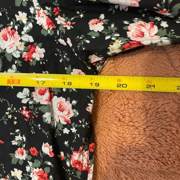 Women's Floral Long Sleeve Button-Down Shirt - Black - Picture 4 of 5